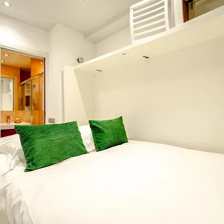 Kelly's Nest L Heart Of Town L Shellter Saint-Tropez